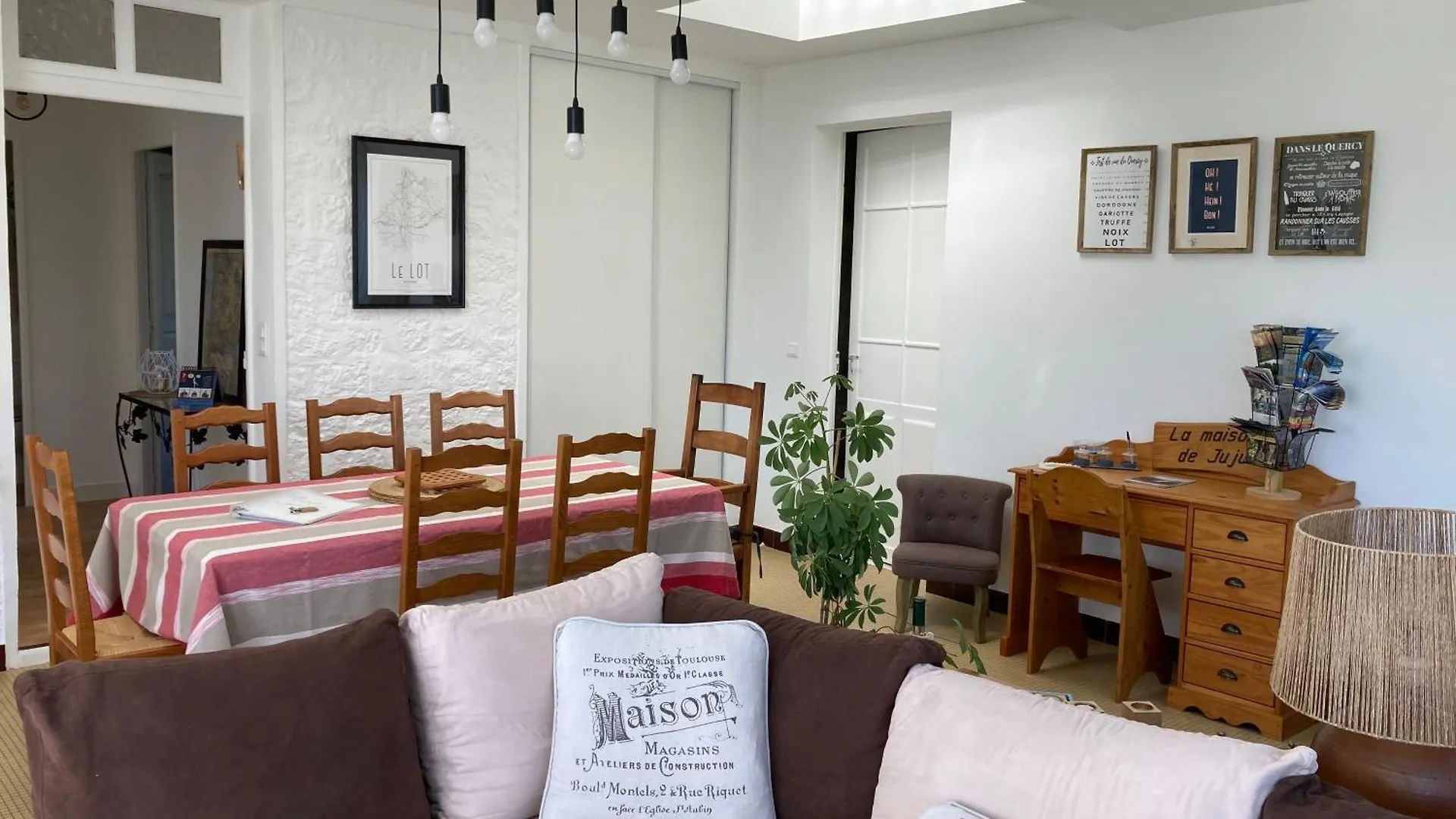 Gite La Maison De Juju Lacave  Holiday home Lacave (Lot)
